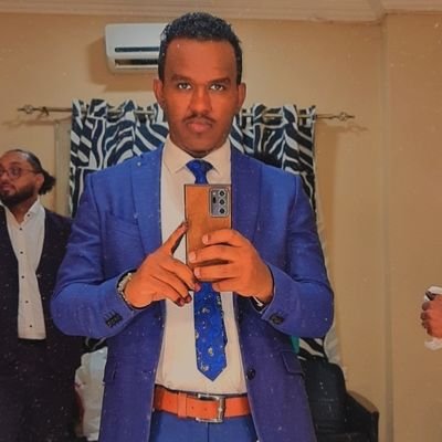 لي قلب مايحقد ولا يحسد ولا يغتاب
لأن الناس من تخطي لها رب يجازيها
ولا اندم على البايع ولا احزن على اللعاب,,
وناس ماتقدرني اطنشها واجافيها ,,!
