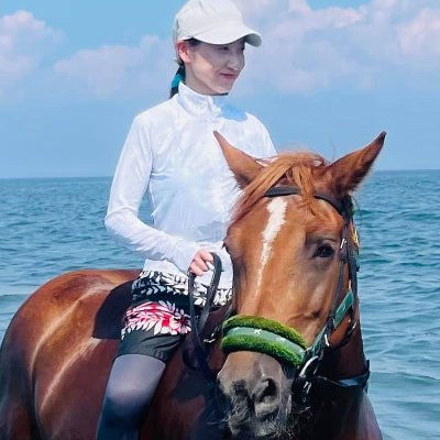 EikoIsobe's profile picture. ２児の母🐴と🚃と🐟が大好きです。子鉄の影響でママ鉄に🤗時々🐴に乗ったり🎹を弾いたりしています🤗SUZURI、Up-Tでグッズ販売しています。