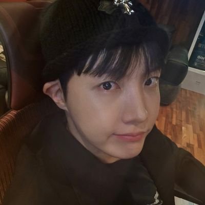 KarinaE_CM's profile picture. “I love you, more than yesterday, but less than tomorrow” @BTS_twt 💜