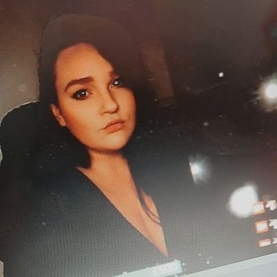 Just a girl who is very bad at games but is funny to watch.
♡Discord♡ https://t.co/gDrdDAI1uI
♡Insta/Twitch/TikTok: KirstyBap♡