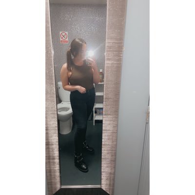 chloeh150's profile picture. 