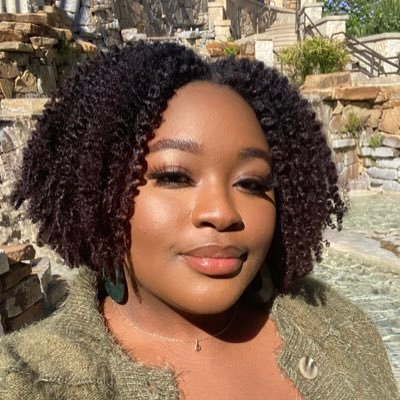 MakailaPipkins's profile picture. 