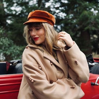Fuck the Patriarchy✨ Your local neighbourhood fairy 🧚♀️#Swiftie #MichaelJacksonObsessed. Believes in Dylan O'Brien supermacy ❤