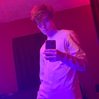 NSFW 🔞| 22yo 5”7 | He/Him | Gay af 🏳️🌈| https://t.co/gR8RwPA7aP | Anime Nerd 🙏| BF @SebastianCruzxx 🥵