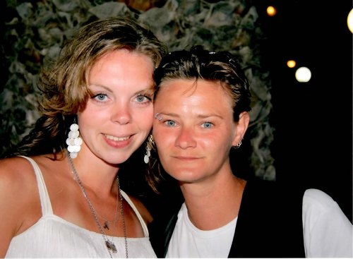 honingbijtjez's profile picture. Moeder van 2 prachtige dochters, relatie met n prachtige vrouw, zoveel mogelijk genieten van t leven, dromen najagen en verwezenlijken