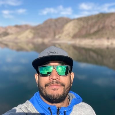No veo de lejos, me encanta el fútbol y soy contador.