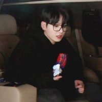 kris (@j_gukluvre) 's Twitter Profile