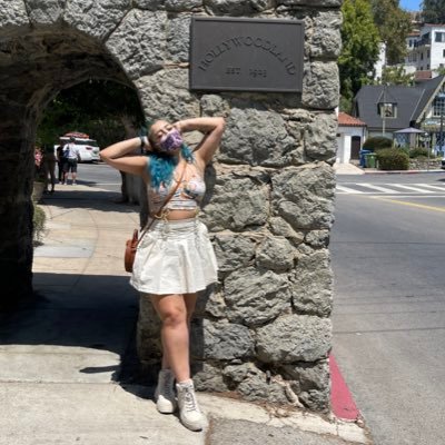 m0dernbaesball's profile picture. dyed my hair blue to match my lips