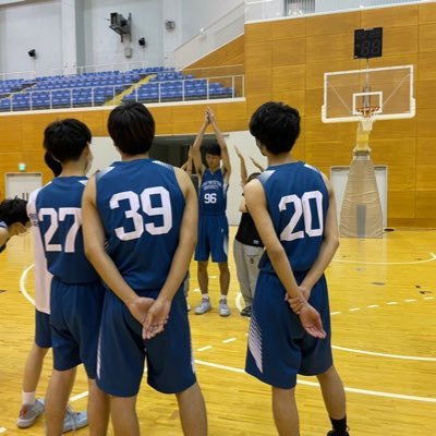 大阪公立大学中百舌鳥キャンパス男子バスケットボール部の公式アカウントです。 新歓や試合の情報を更新していきます。 よろしくお願いします!!! ⭐️新歓2022アカウント@OPUbbc2022 https://t.co/fru0kIZKF2
