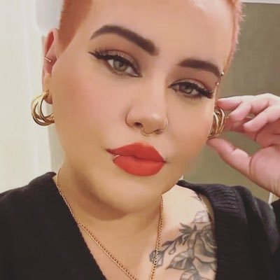 EsPauPau's profile picture. :)