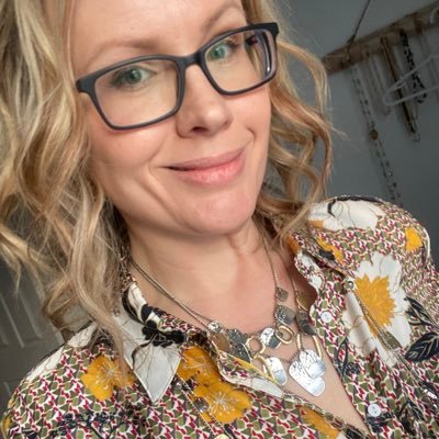🇨🇦 Mamma, XRP+, Artist, Former Educator, Former Left gone “Fringe”, Christian, Moderate with a little Woo Woo. Corruption, BS, Vax and  Lactose Intolerant.