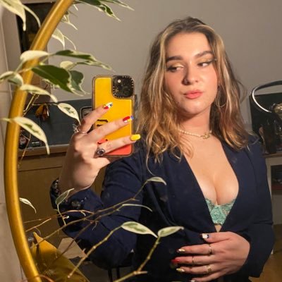 she/her • virgo sun/ leo rising/ cancer moon • literally zero flaws just thoughts and a pretty face