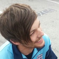 mire va a ver a harry y louis - @zaylbh Twitter Profile Photo