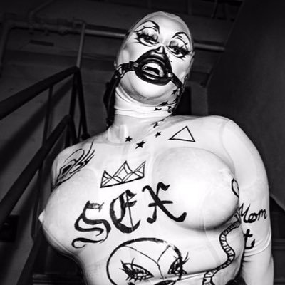 NSFW! Autistic Icon. Queen of 1000 faces🦄💔☠️🌮a witch, a weirdo, a latex designer