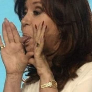 CrisPopulista's profile picture. Mientras haya muchos que tienen poco y pocos que tienen mucho, habrá desigualdad...