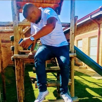 Deep House Sounds DJ/Producer, Wits University Graduate, Teacher by Profession, Father, Orlando Pirates Fan Ezimnyana nge nkani...I love life 🖤🇿🇦❤️🇿🇦