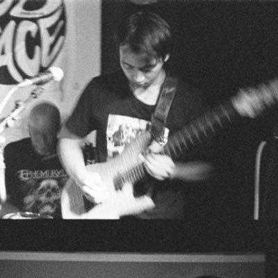 henneni0124's profile picture. 乐队 / 独立开发者 /AIGC/大厂战略