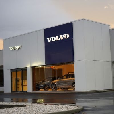🚘 Volvo Dealership
🔧 Service Department
⚙ Parts Department