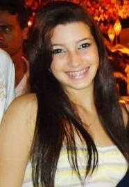 Sou mais do que pareço. Bem mais que aquela de sempre. Menos daquilo que dizem porque não me resumo a fórmulas, rótulos, descrições. Sou eu..
