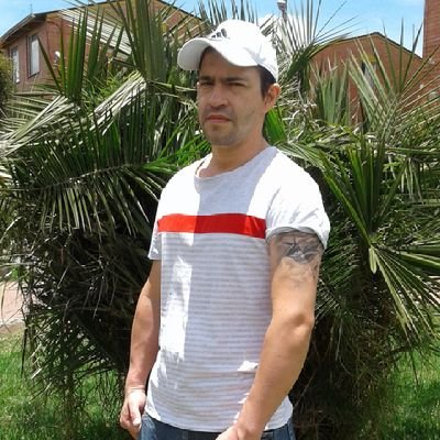 me llamo henry garcia y busco a migos tengo 42 años soy amable  amante de ls libertad y los deportes extremos