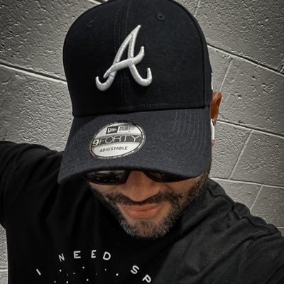 De: 🇵🇷 , Fiebrú del deporte, Productor y Host del #Podcast Apaga y Vámonos el Show. Retweets are Not endorsements.  Con más 🏆 que los Mets en 36 años.