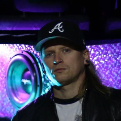 #Electronic // #futurepop // #hardhousemusic Producer // Vocalist // Graphic Designer // Half of @PR3DXTORS