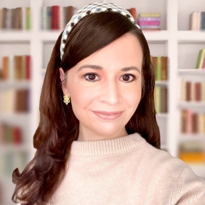 Philly book + lifestyle blogger, preppy introvert & host of The Rory Gilmore Book Club. Join 8+ million yearly blog readers in this virtual reading corner.⬇️