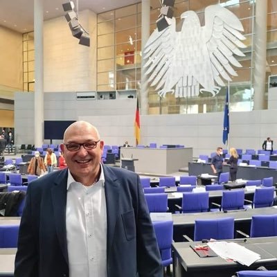 💪 direkt gewählter SPD-Bundestagsabgeordneter | 🚒 Feuerwehrmann | 💼 stv. Vorsitzender SPD Solingen | ❤️ Remscheid, Solingen, Wuppertal Cronenberg & Ronsdorf