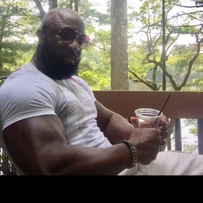 JamaicanDeez's profile picture. bodybuilder and owner of veganFit