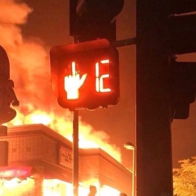 Beebee_soot's profile picture. mcyttwt|corpsetwt|bootwt|technotwt  I’m a ✨minor✨