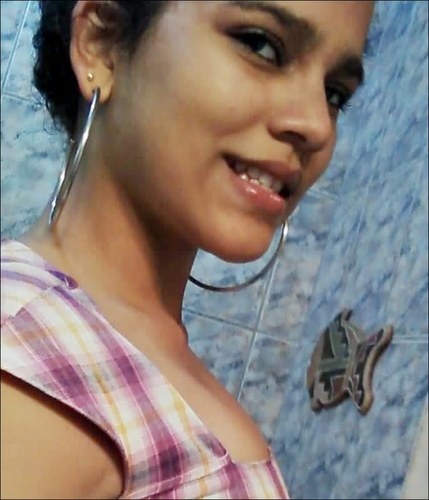 Bom , me chamo Lohani Cosme ,tenho 13 anos, moro em Campinas .Eu namoro ,e moro com a minha mãe .Sou uma garota com mts objetivos e que gosta de fazer amizades.