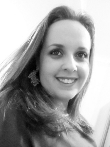 A luz que me guia é bem mais forte que os olhos que me cercam!