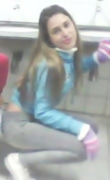 Quem insiste em julgar os outros sempre tem alguma coisa pra esconder!
Beijinhos .  *-*