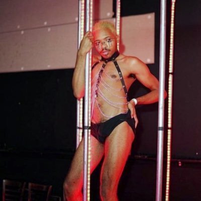 18+ NSFW, He/They Libra ♎️ Thembo who loves to please. Go-Go dancer and model. We can genderbend on the bed 🥰. ✨cashapp ✨$scrobble✨