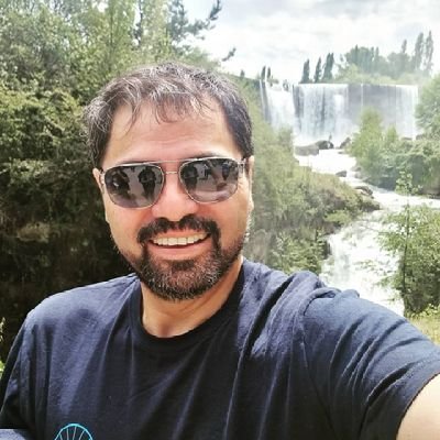 Nací en Copiapó (la más linda). Pernocto en Santiago. Ingeniero Comercial, Periodista, Lic en cine, MBA en USA (me encanta estudiar). Opiniones personales acá.