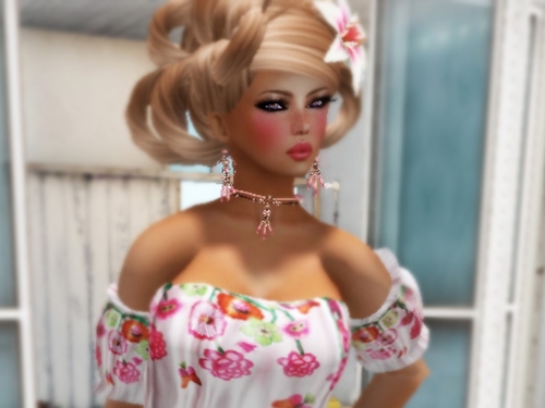 Model since 2010, graduated at Mimmi Boa's Model Academy at Evane, Blogger for several stores like Gems & Kisses, Xanadu, Cstar, Apple Spice, HOE, Mashooka, ...