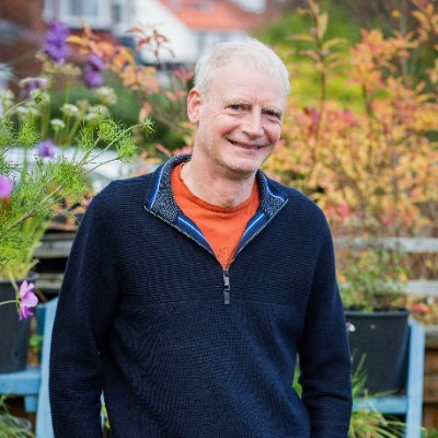 Container gardener. Inspired by how urban food growing improves wellbeing, brings people together and greens cities.