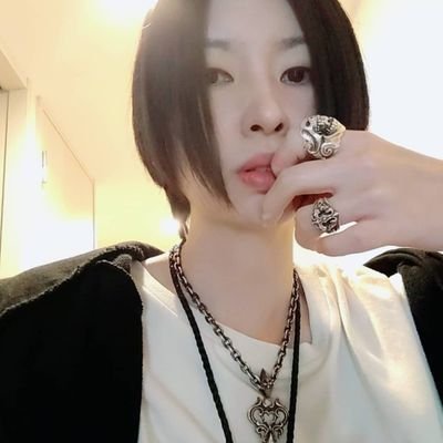 【シルバーアクセサリーで他人と差別化】│自分と他人を差別化できる最高のもの+自分らしさを表現して華まで添えてくれる│レザーも好き! まだまだ初心者│シルバーアクセ・レザー好きさんと繋がりたい│死ぬまで格好良くありたい人間|the GazettEは永遠