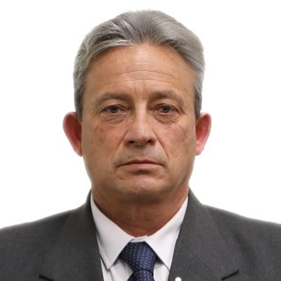 Abogado. Especialista en materia de Seguridad, Drogas y Amazonía. Presidente ejecutivo de la Comisión Nacional para el Desarrollo y Vida sin Drogas (DEVIDA).