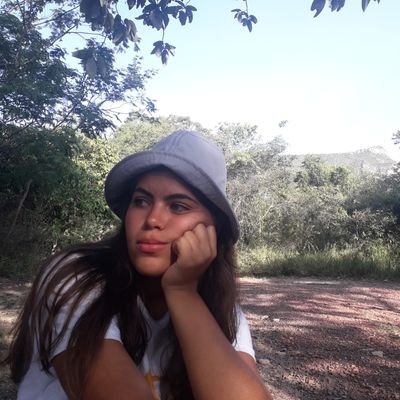 amand4gabr1ella's profile picture. consciente