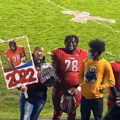 TF South Football “78”| Class of 22| Personal # 2196148343| Instagram @LaDarrissss| Height 6’3| Weight 296| email: ladarrismoore04@gmail.com| GPA 3.0| OL| DT|