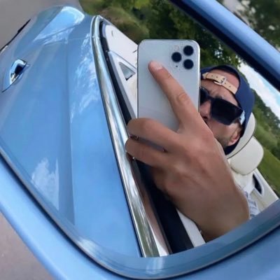 momostwitt3r's profile picture. 