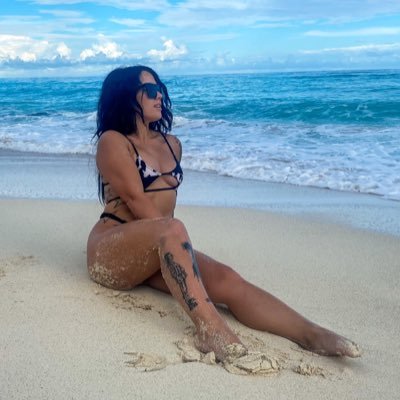 alliemarston's profile picture. Host of @welcometomarzz