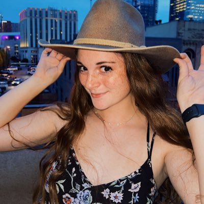 lolog28's profile picture. Cow Enthusiast | jcu ‘23 | @oldrockvsnewro1