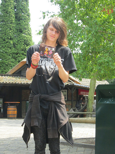 hallowua's profile picture. 