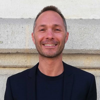 Italian/French, living in Marseille. Passionate about digital marketing, I work in IT as project manager . I love jazz music and dancing salsa, tango & forro :)