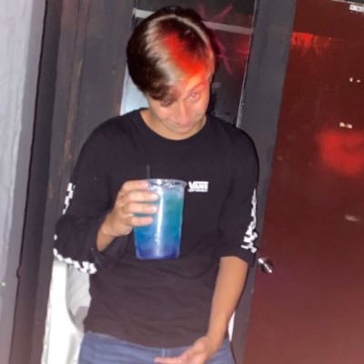 bobby_lpez1's profile picture. I vibe, I sleep, I criticize the college system that I’m enrolled in so that’s probably why you’re going to follow me. Sangre verde 🤮
