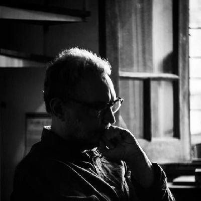 Escritor. Poeta. Ensayista. / Notas. Narrativa. Escrituras varias. / Cursos y talleres. 🖋📚✍️