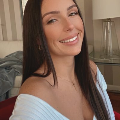 StephanieGennXx's profile picture. Blessed 🙏🏼🎈 Travel ER Nurse.       Insta: Stephanieegenn