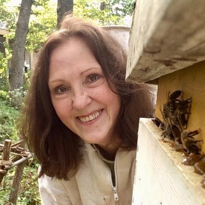 #beekeeper #author #gardener #blogger #TEDxspeaker #lecturer #beekeepingteacher #Plantingforpollinators. Opinions mine.